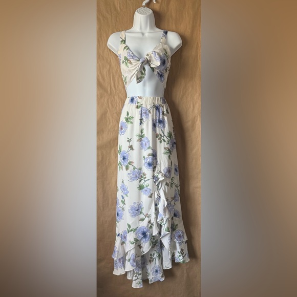 Lulus Dresses & Skirts - Lulus SET True Sweetheart Ivory Floral Print Tie-Front Two-Piece Dress! Large.